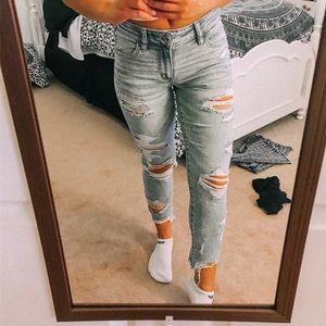 American Eagle Ripped Skinny Jeans (Light Wash)